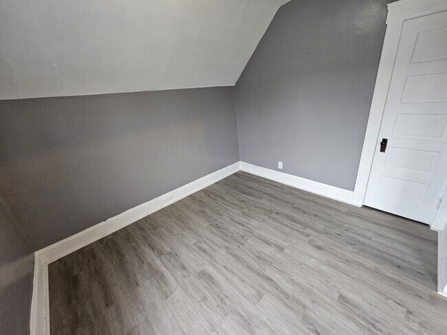 Building Photo - 3433 W 41st St