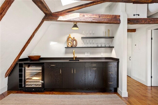 Building Photo - 108 Prospect Hill St