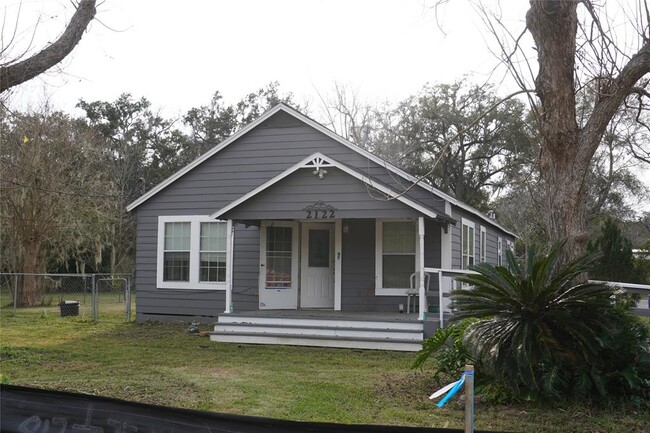 Primary Photo - 2122 S Columbia Dr