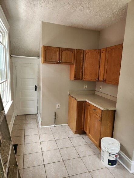 Kitchen - 937 Olive Ave