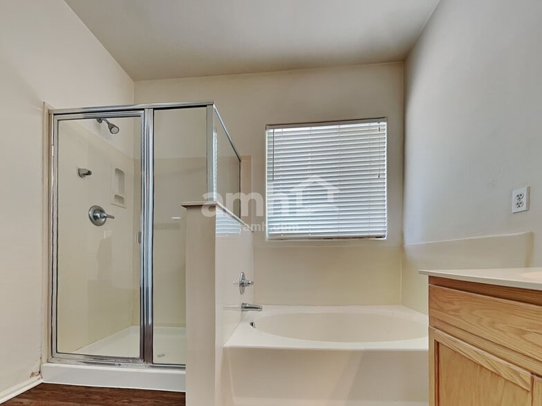 Building Photo - 1509 S 123rd Dr