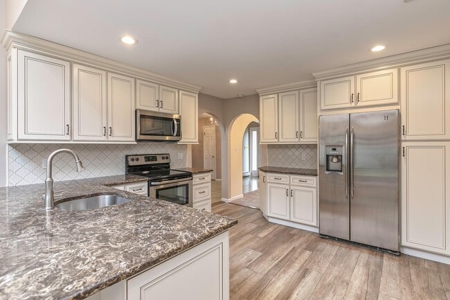 Building Photo - 4 Half Acre Ct