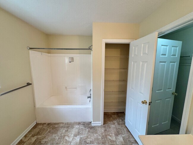 Building Photo - Statesville - 3 Bed / 2.5 Bath + Garage
