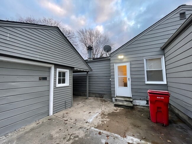 Building Photo - Newly Renovated 4-Bedroom Ranch with Basem...