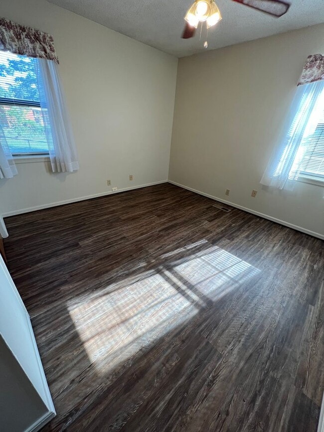 Building Photo - 3 bed 2 bath on culdesac