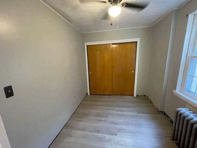 Building Photo - 1614