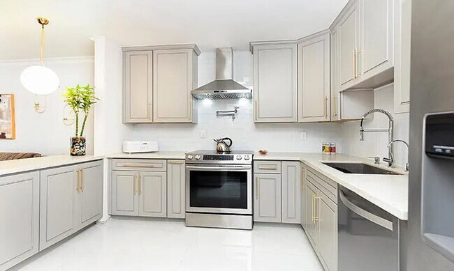 Building Photo - "Chic Pasadena Retreat: 1-Bedroom Gem with...
