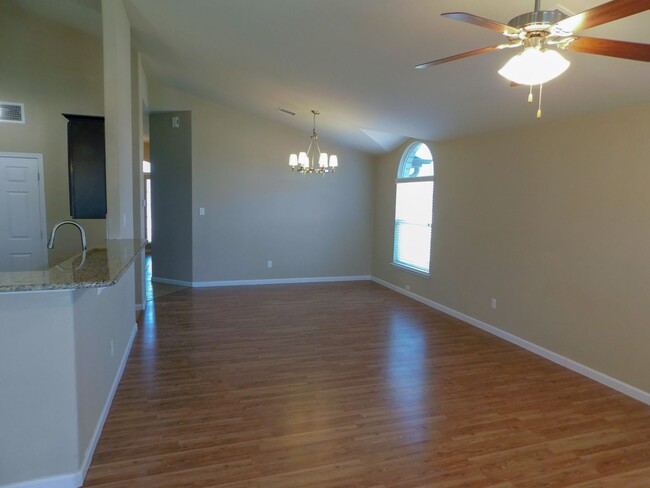 Building Photo - Available Now!!!! Beautiful 4 bedroom, 2 b...