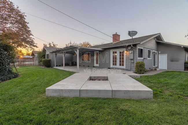 Building Photo - 1056 Cameron Way