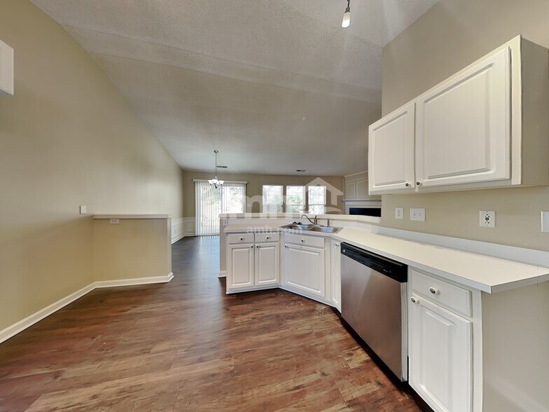 Building Photo - 11 Candor Pl