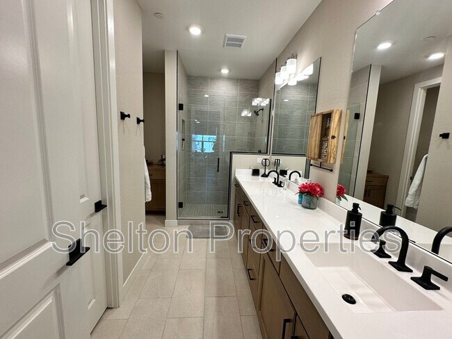 Building Photo - 11300 N Casa Dega Dr