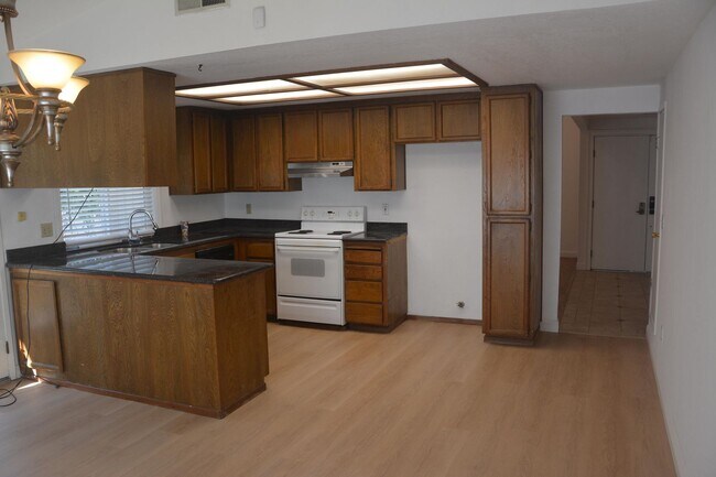 Building Photo - Sharp Pittsburg 3/2