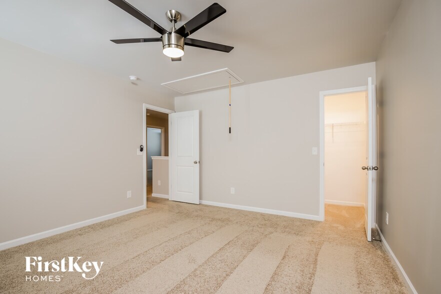 Building Photo - 2043 Longshadow St