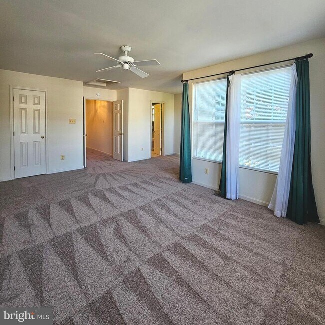 Building Photo - 13120 Misty Glen Ln