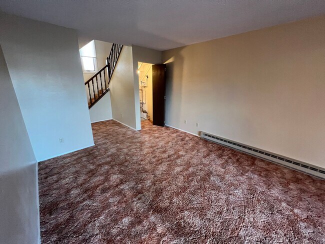 Building Photo - 3 Bedroom, 1.5 Bath Townhome W/ Attached S...