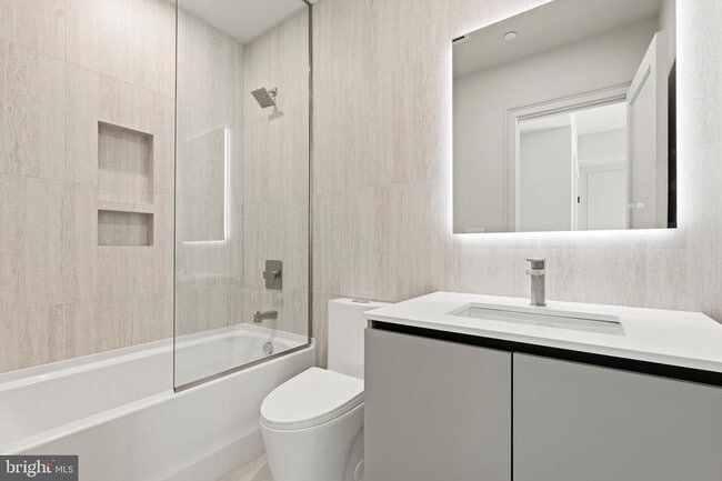 Building Photo - 2121 Ward Pl NW