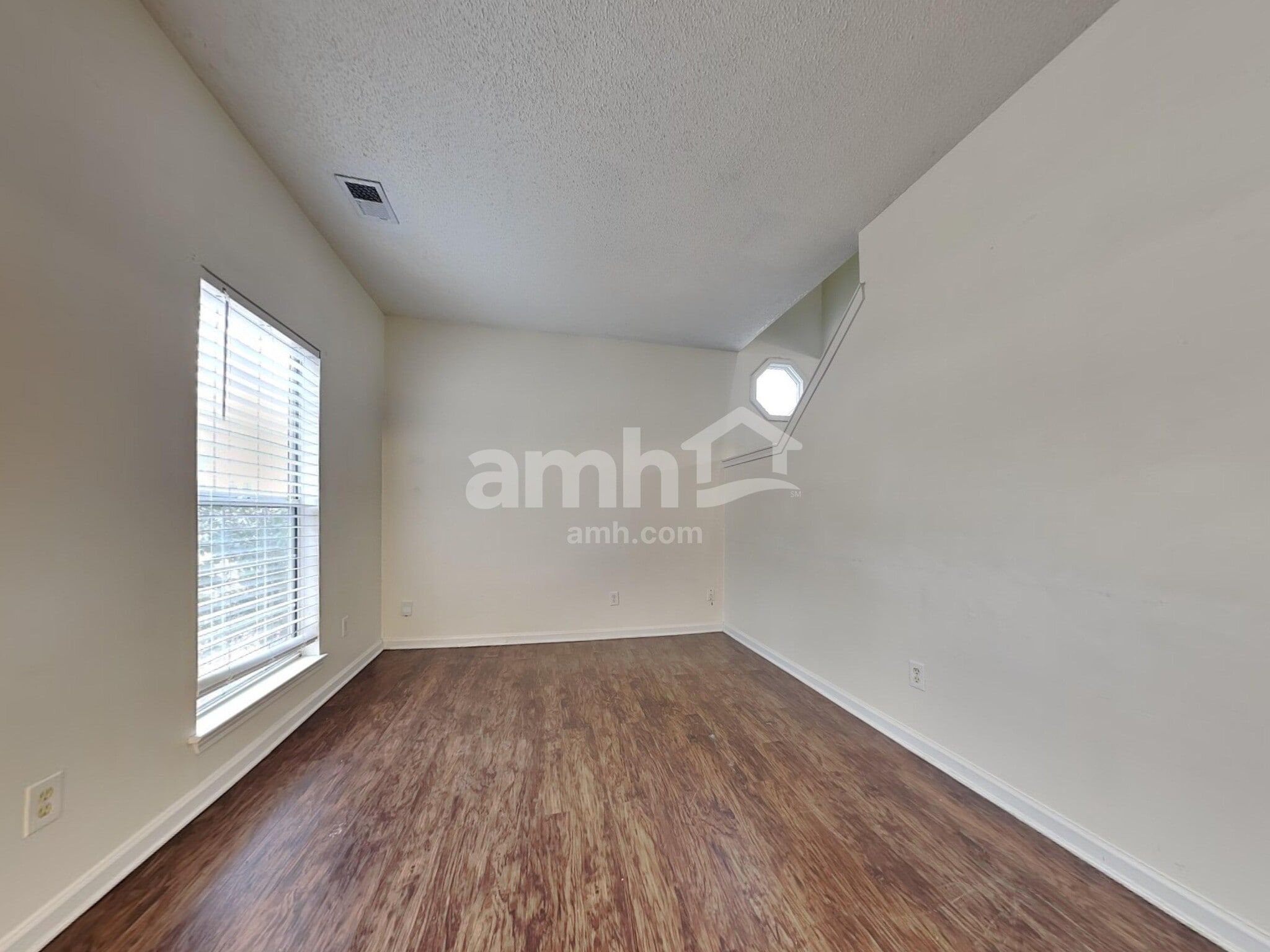 Building Photo - 1617 Oak Knoll Ln