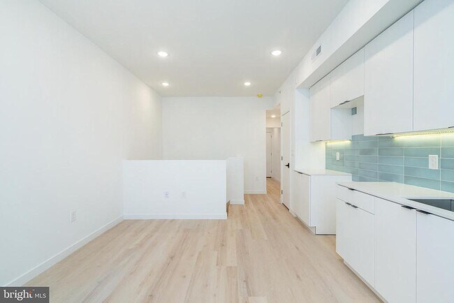 Building Photo - 2721 N Howard St