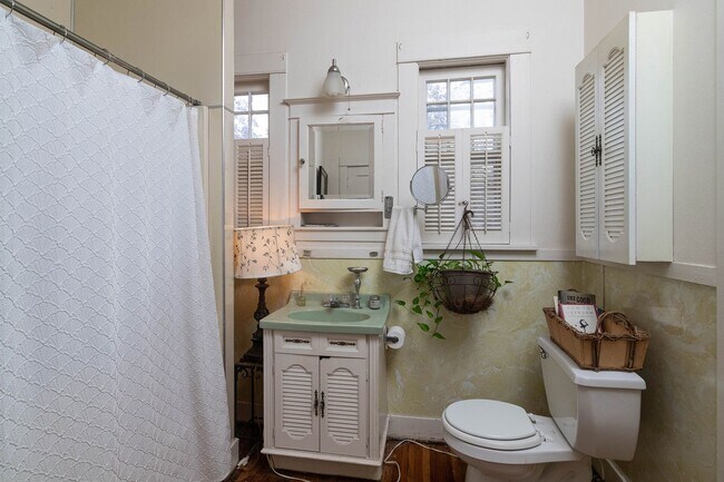 Building Photo - 108 Blount St