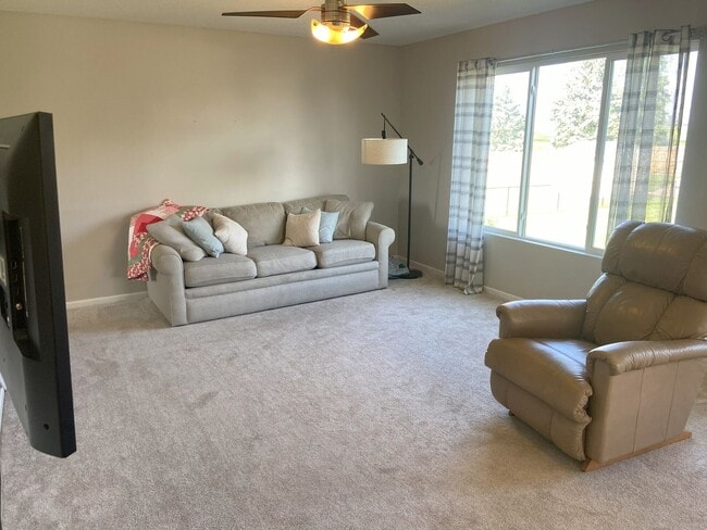 Building Photo - Spacious 4BR House in Ankeny