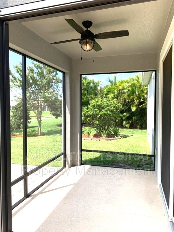 Building Photo - 2831 Casterton Dr