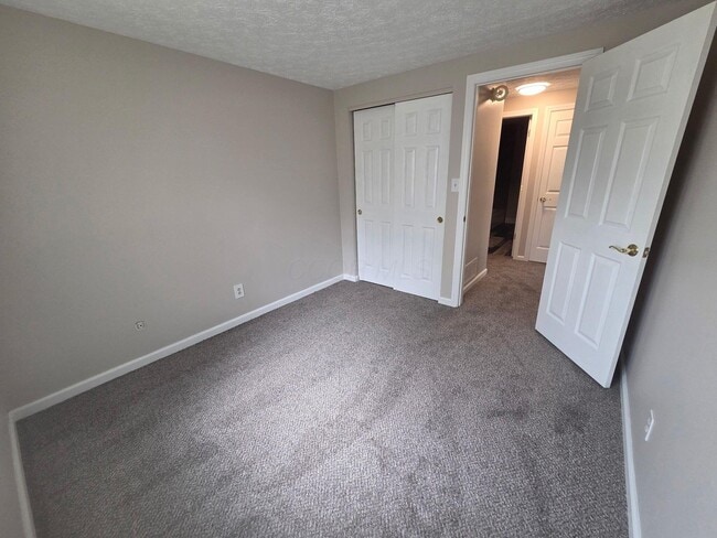 Building Photo - 5225 Wolf Run Dr