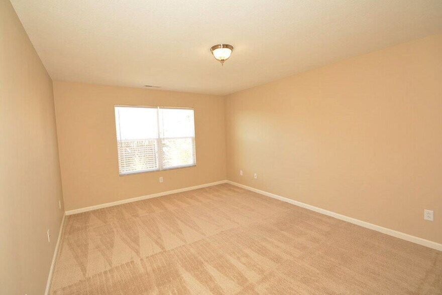 Building Photo - 5544 Wild Horse Dr