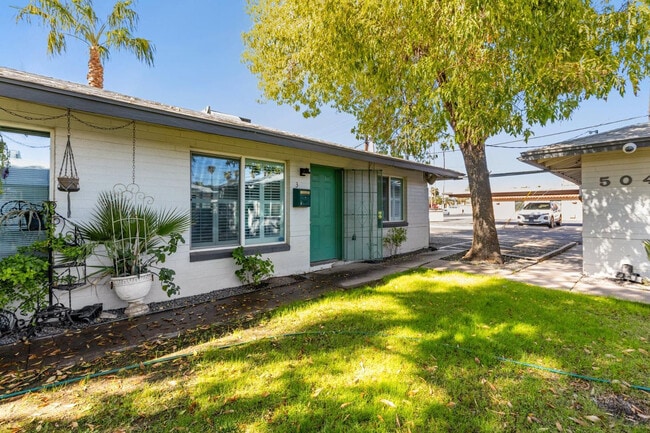 Building Photo - 502 E Roanoke Ave