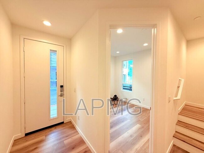 Building Photo - 4334 N Jimson Rd