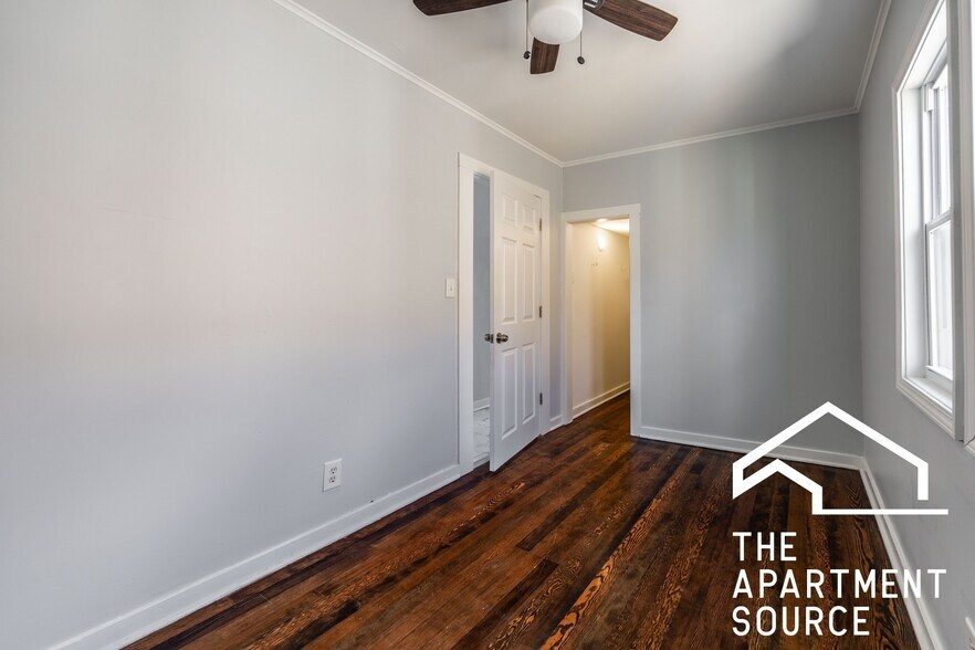 Building Photo - 5128 W Henderson St