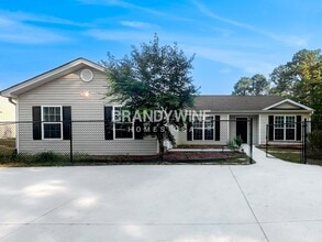 Building Photo - 2033 Lake Paradise Rd