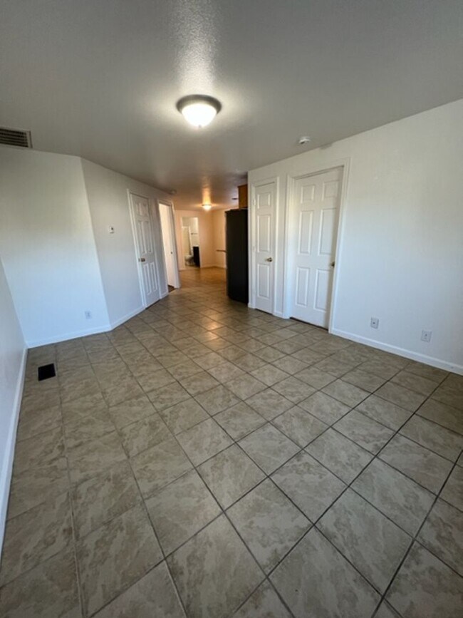 Building Photo - 710-710 Cedar St