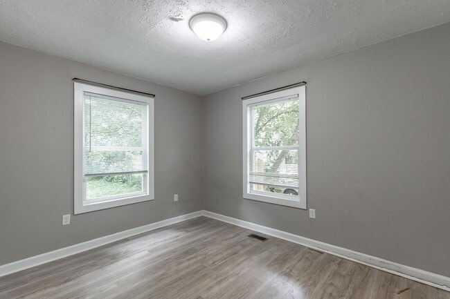 Building Photo - 2 Bedroom Home in East Ridge