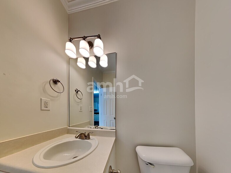 Building Photo - 750 Brooks Rd