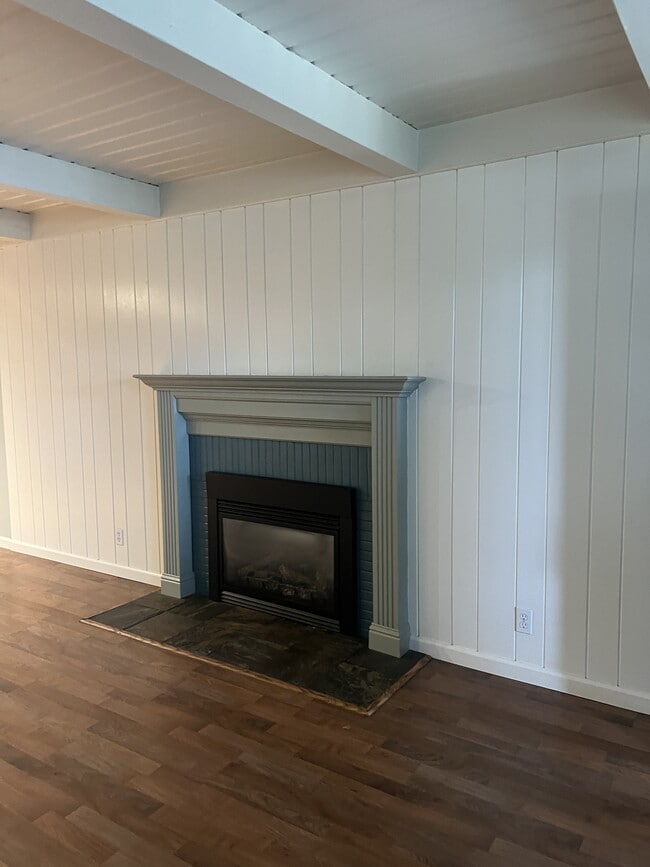 Building Photo - 2217 Madera Rd