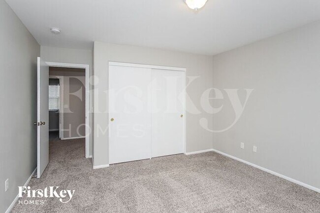 Building Photo - 1931 Silver Crest Ct