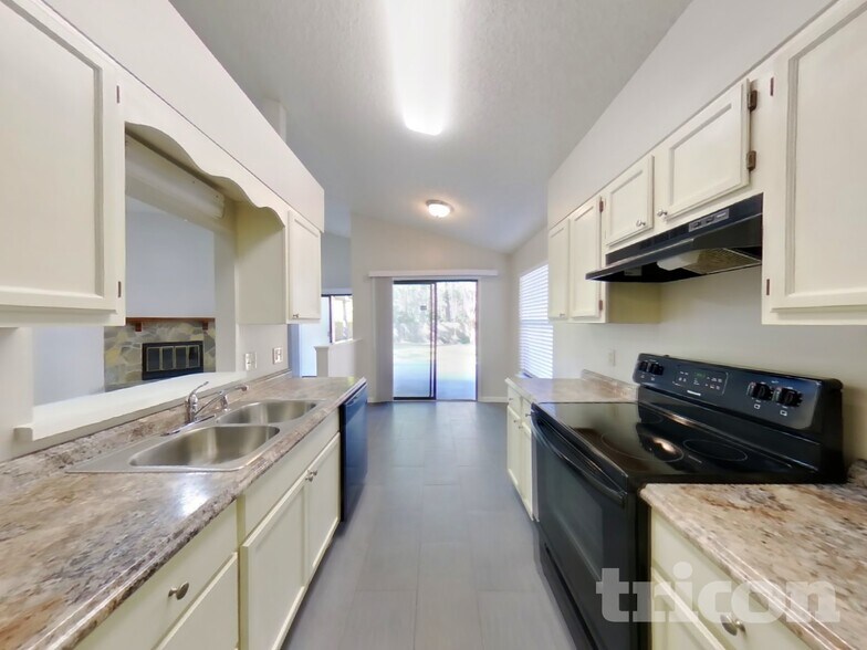 Building Photo - 2346 Blossom Ridge Dr N