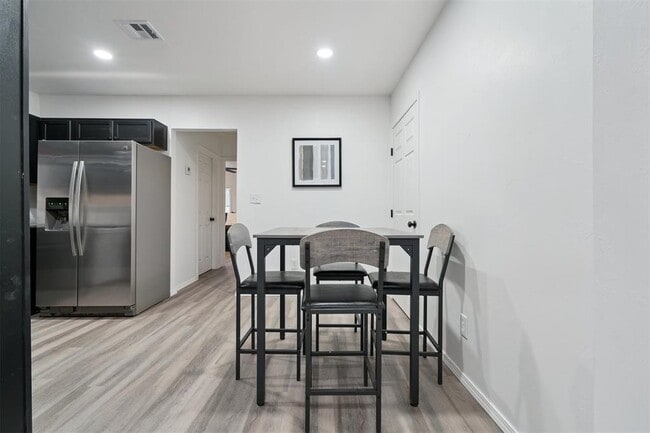 Building Photo - 1200 NE 17th St