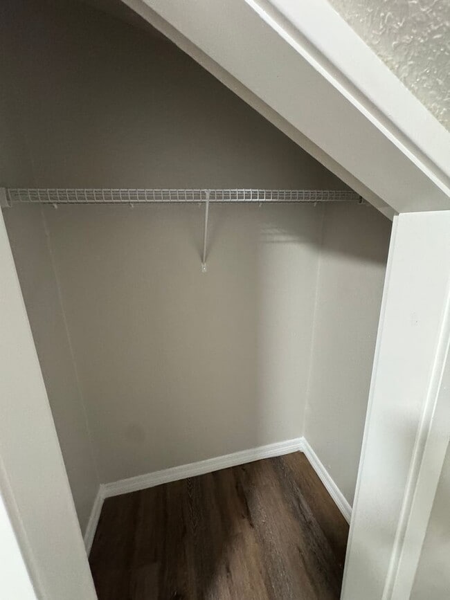 Building Photo - Renovated 2 bedroom, 2 bathroom duplex in ...
