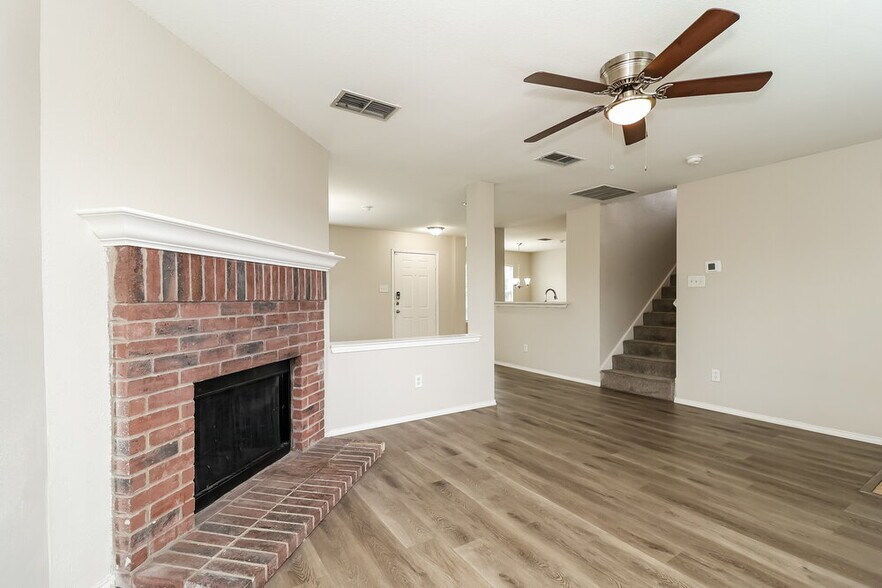 Building Photo - 2246 Midbury Dr