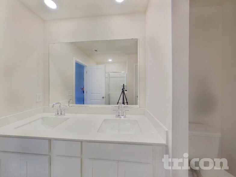 Building Photo - 4018 Rustling Grass Trl