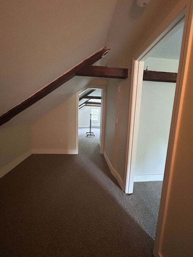 Building Photo - Beautiful renovated 5 bedroom 2.5 bath sin...