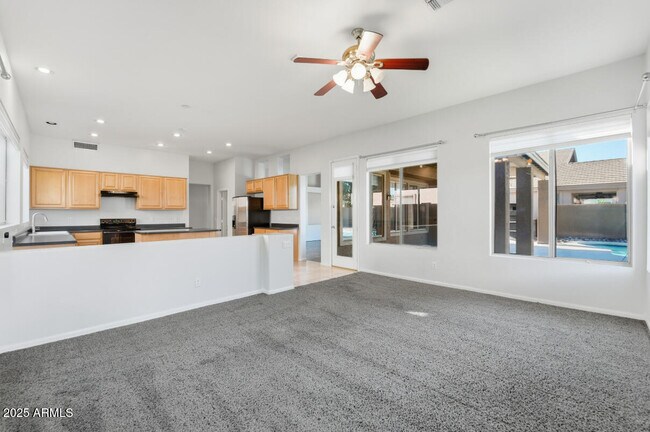 Building Photo - 7180 W Trails Dr