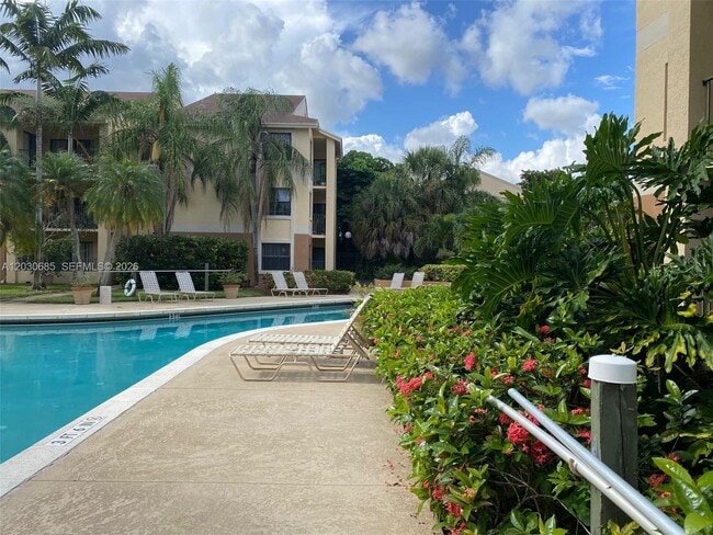 Building Photo - 9999 Summerbreeze Dr