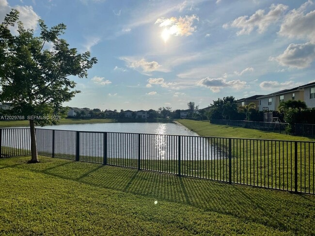 Building Photo - 3990 Pelicano Way