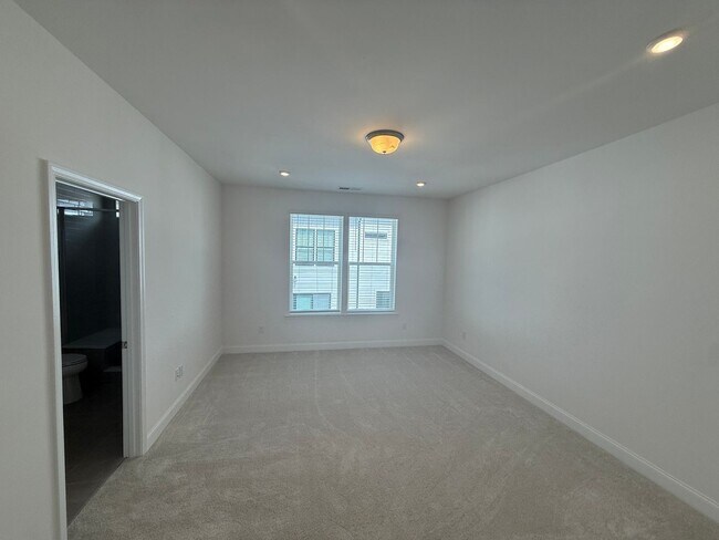 Building Photo - Brand New Townhome in the heart of Ballant...