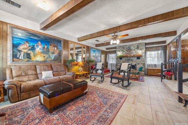 Building Photo - 118 Buffalo Springs Crossing