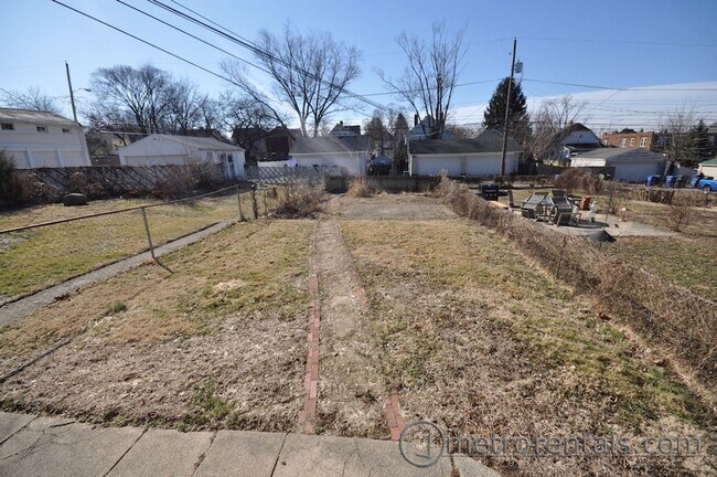 Building Photo - 63-65 E Como Avenue