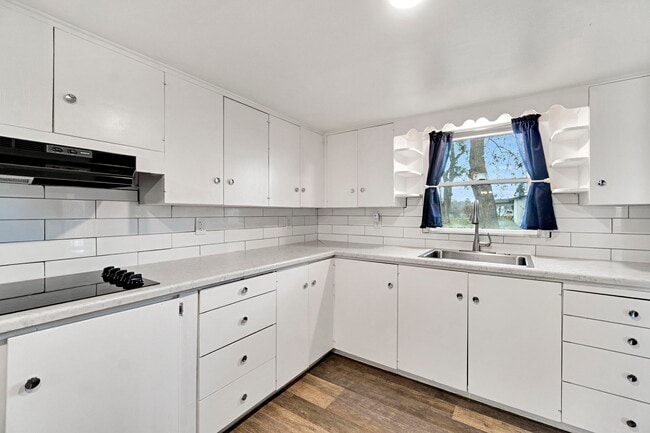 Building Photo - 480 N Rio Vista Ave