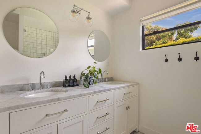 Building Photo - 2611 Range Rd